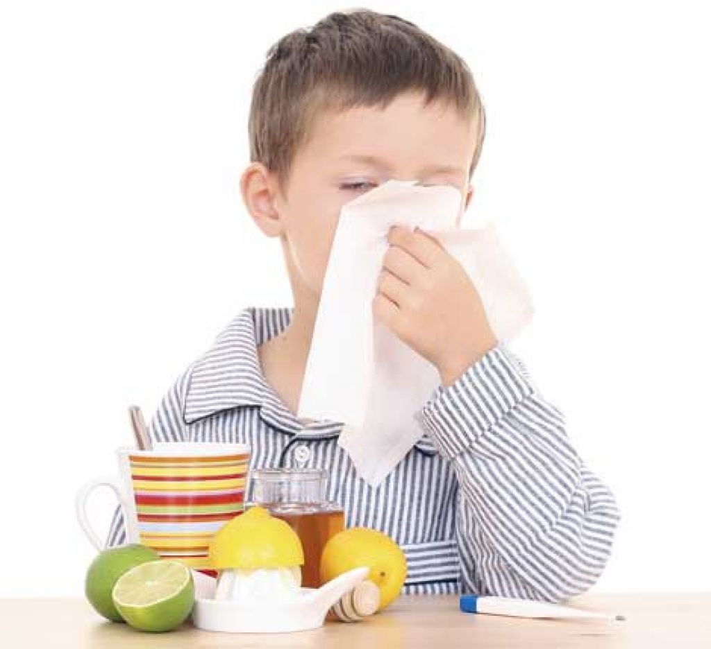 Еда при насморке. Детские простуды. Простуда у ребенка. Простудные заболевания у детей. Ребенок простужен.