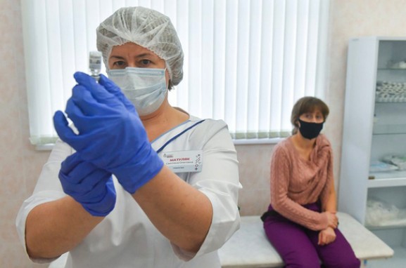 Вопрос «Кому противопоказано вакцинироваться от коронавируса?» волнует сегодня многих россиян.
