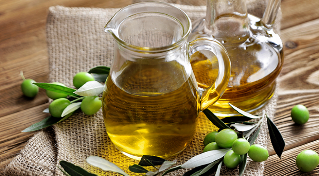 Olive Oil. Поддельное оливковое масло. Оливковое масло и сантиметр. Оливковое настроение фото. Вред оливкового масла натощак