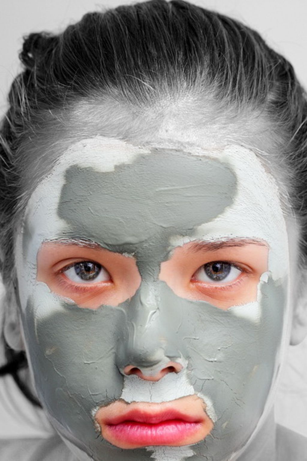 Делаю маску из глины. Маска для лица. Глиняная маска для лица. Маска из голубой глины для лица. Глиняная маска для литсо.