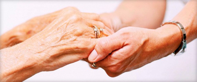 Почему сильно трясутся руки у пожилых людей