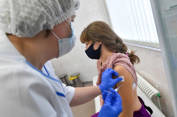 Сдавать тест на коронавирус перед вакцинацией не обязательно