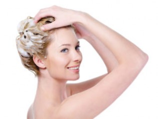 Простые правила, позволяющие не допустить выпадение волос при мытье головы